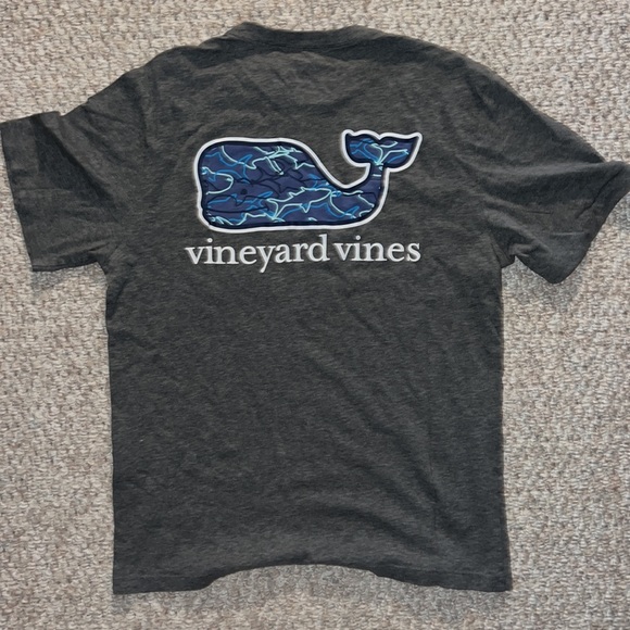 Vineyard Vines T-Shirt - Picture 3 of 3